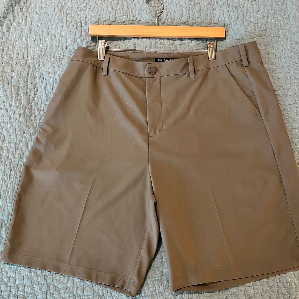 Sun Day Red Dynam II Classic Shorts by Tiger Woods Sz 40 9"L Dark Khaki